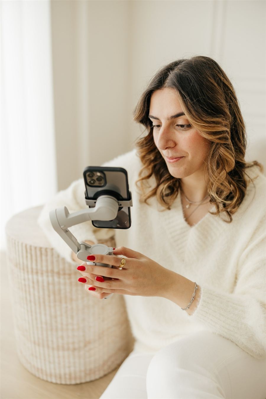 Joana Moreira a preparar o telemóvel no estabilizador